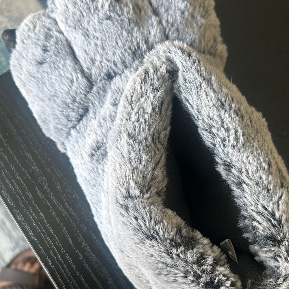 Gray Furry Monster Claw Slippers - Picture 11 of 13